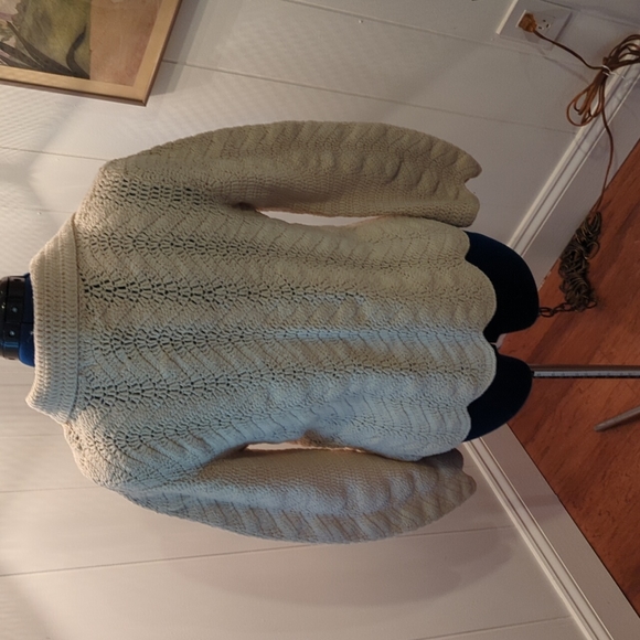 Wool Cardigan 🎉4 FOR $30🎉 - Picture 3 of 4